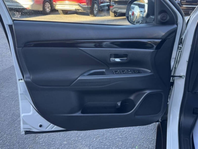 2020 Mitsubishi Outlander ES