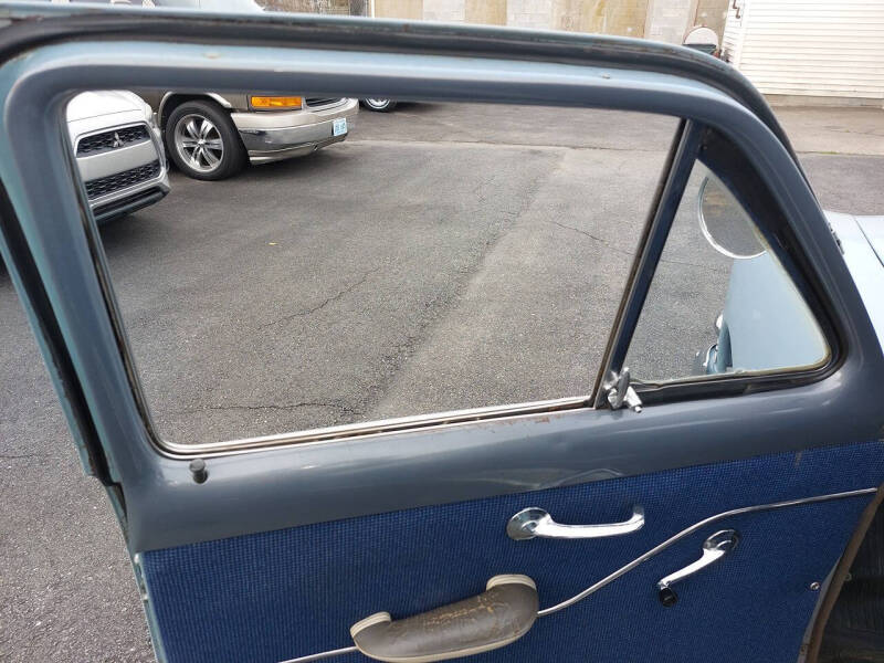 1951 Ford Deluxe