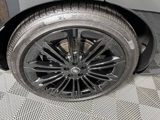 2025 Land Rover Range Rover P400 SE LWB