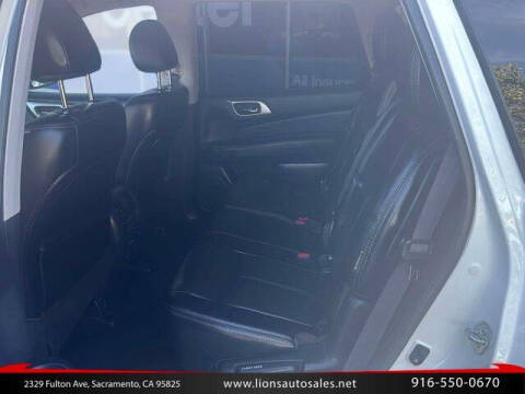 2020 Nissan Pathfinder SL