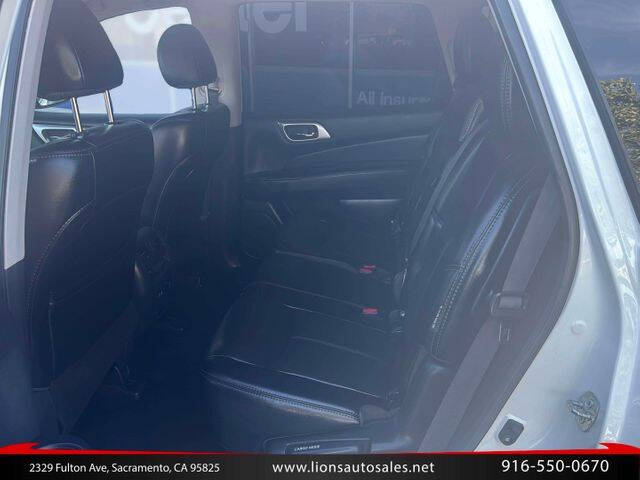 2020 Nissan Pathfinder SL