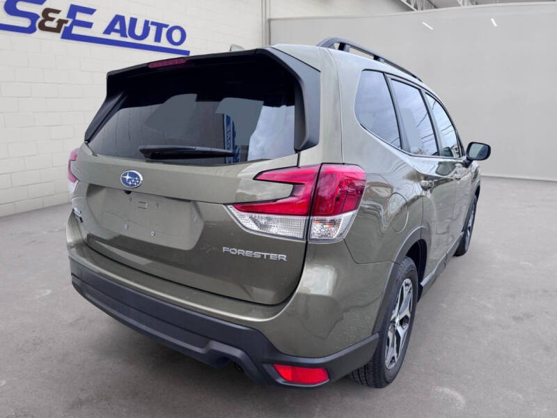 2023 Subaru Forester Premium