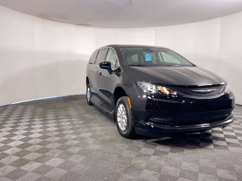 2024 Chrysler Voyager LX