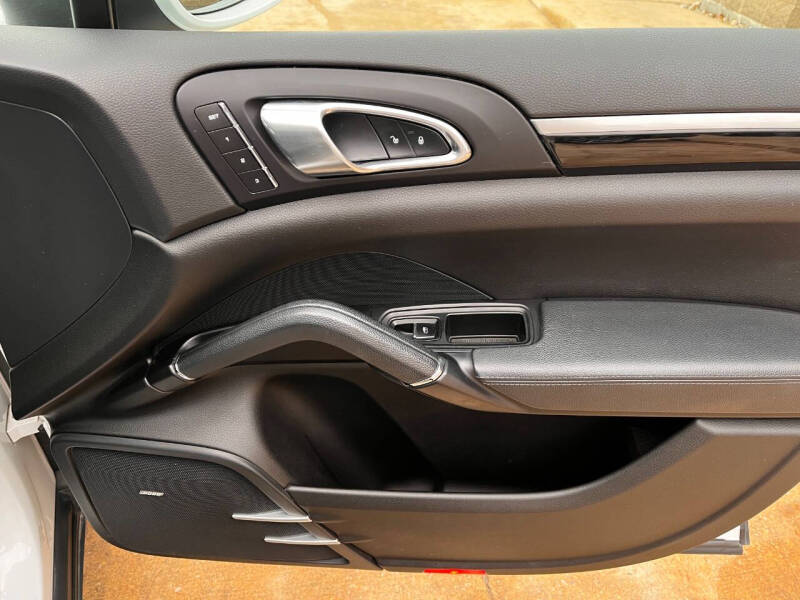 2017 Porsche Cayenne Platinum Edition