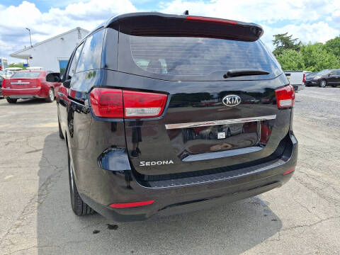 2018 Kia Sedona L