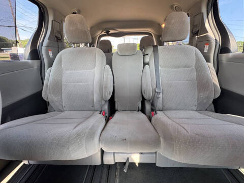 2018 Toyota Sienna LE 8-Passenger