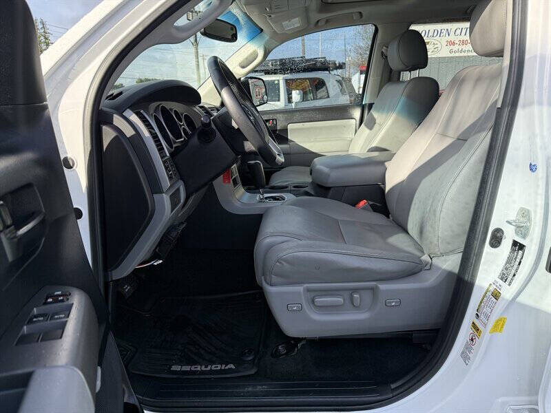 2016 Toyota Sequoia SR5