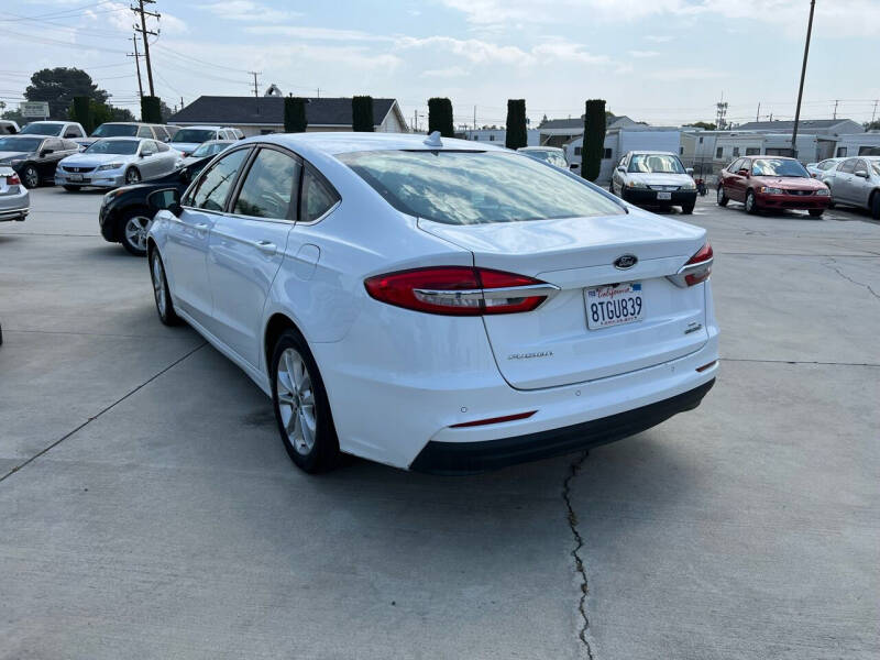 2019 Ford Fusion Hybrid SE photo 9