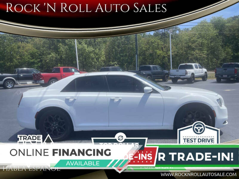 2019 Chrysler 300 S's photo