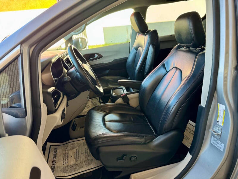 2017 Chrysler Pacifica Touring-L