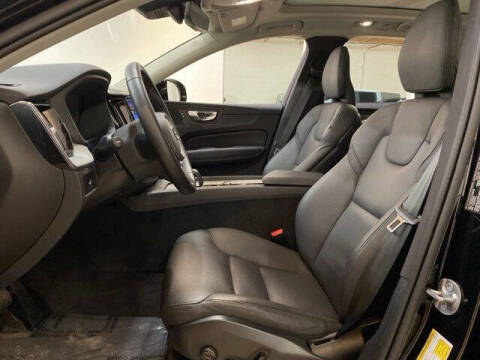 2025 Volvo XC60 B5 Plus Dark Theme