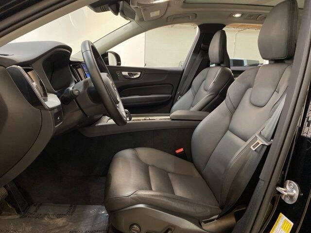 2025 Volvo XC60 B5 Plus Dark Theme