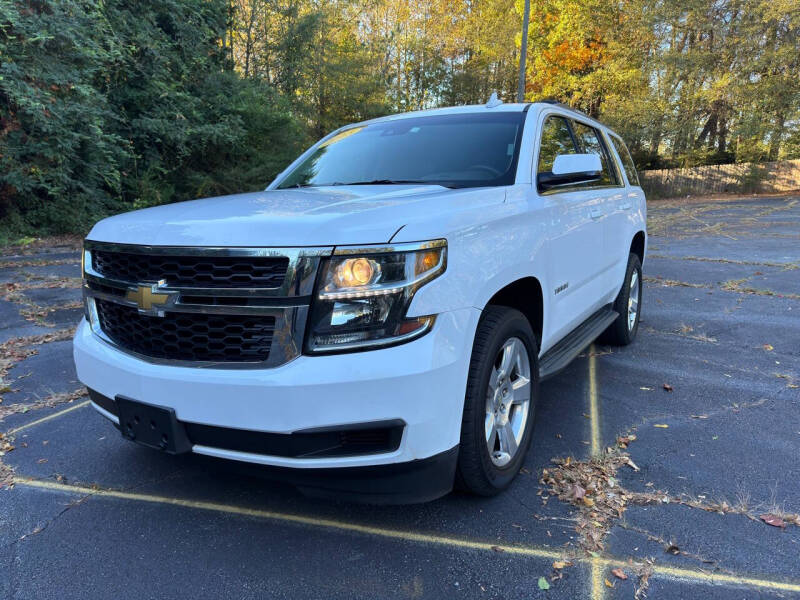 Chevrolet Tahoe's photo