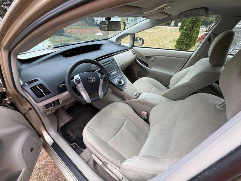 2010 Toyota Prius III