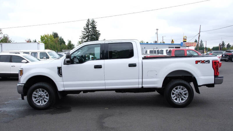 2019 Ford F-350 Super Duty XLT photo 3