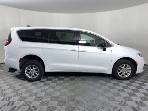 2024 Chrysler Pacifica Touring