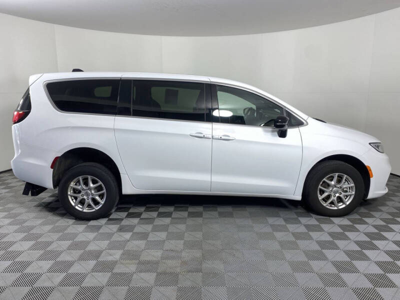 2024 Chrysler Pacifica Touring