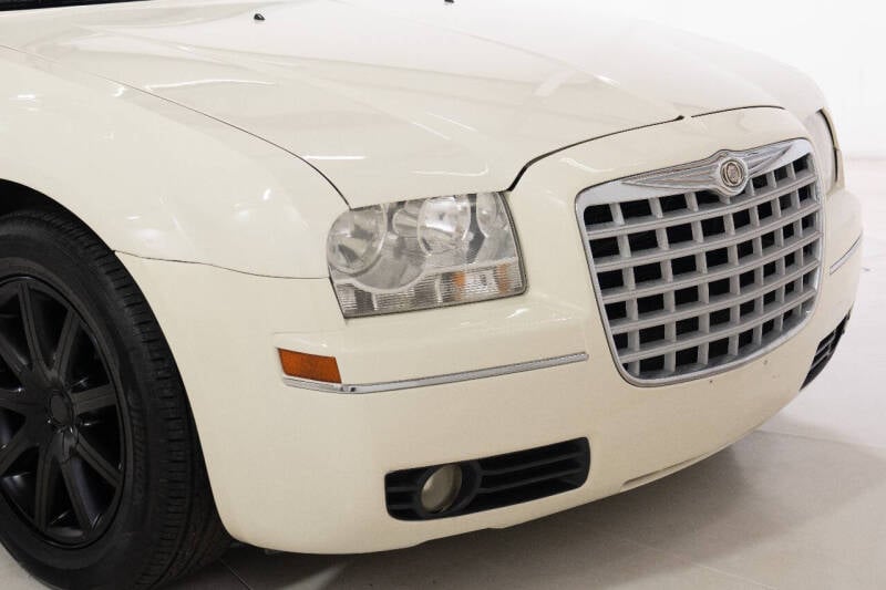 2008 Chrysler 300 Limited photo 13