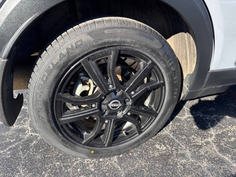 2022 Nissan Kicks SR