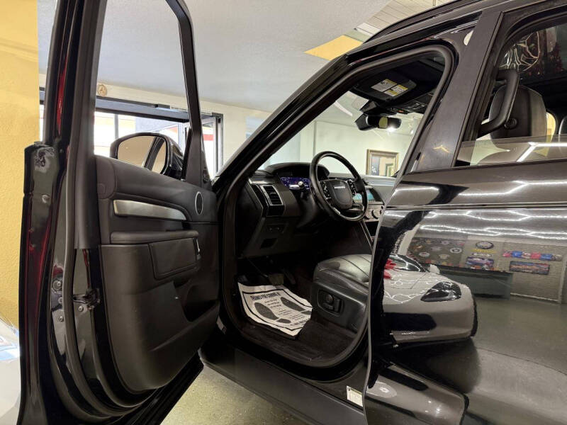 2020 Land Rover Discovery Landmark Edition