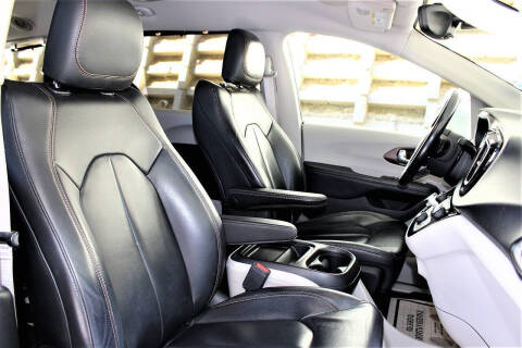 2017 Chrysler Pacifica Touring-L