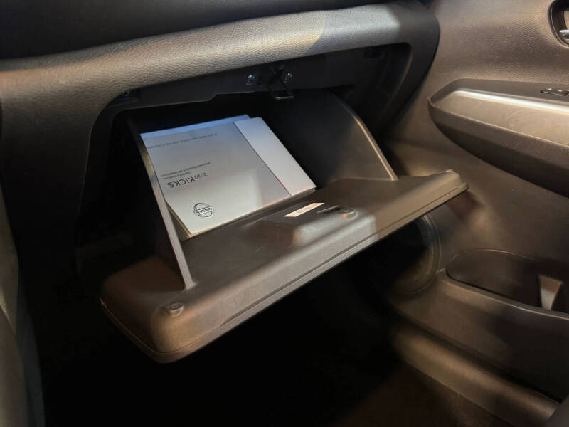 2020 Nissan Kicks SR