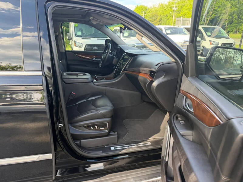 2019 Cadillac Escalade Luxury