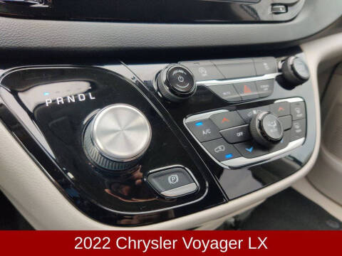 2022 Chrysler Voyager LX