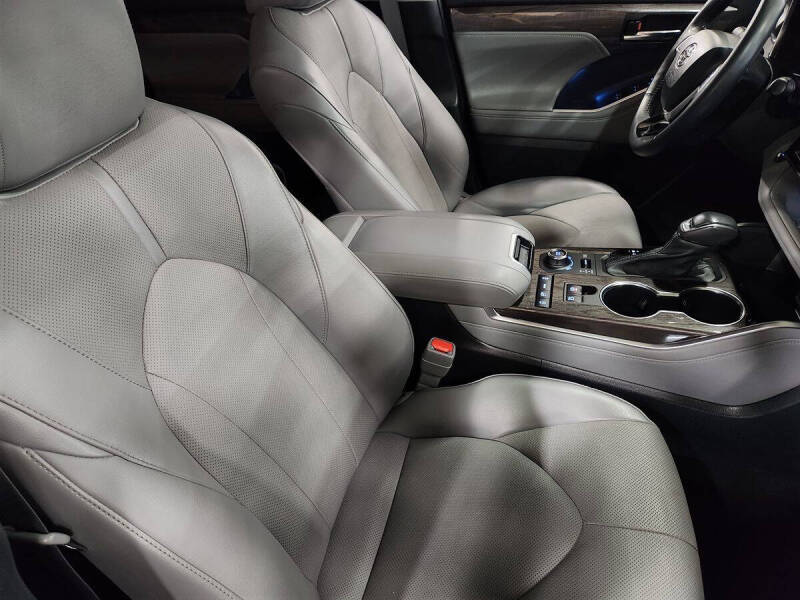 2022 Toyota Highlander Limited