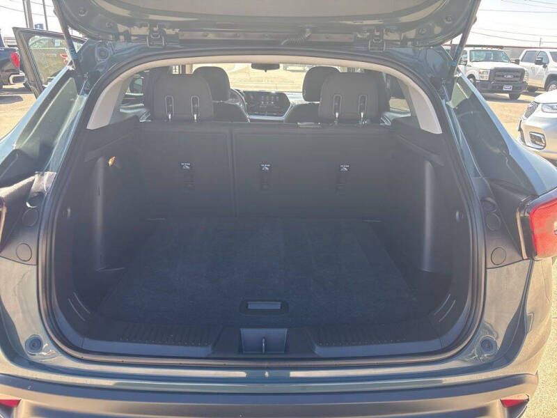 2025 Chevrolet Trax LS