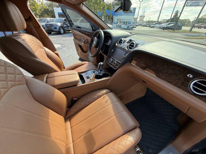 2020 Bentley Bentayga Hybrid