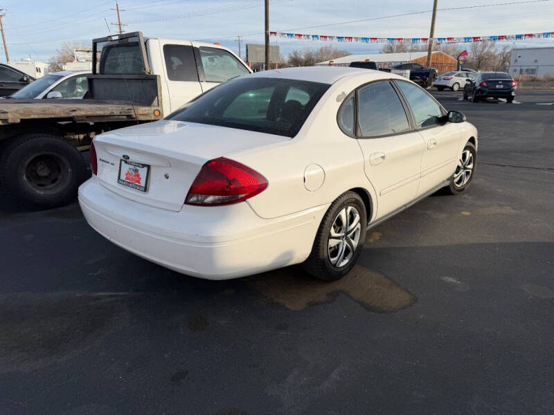 2005 Ford Taurus SE