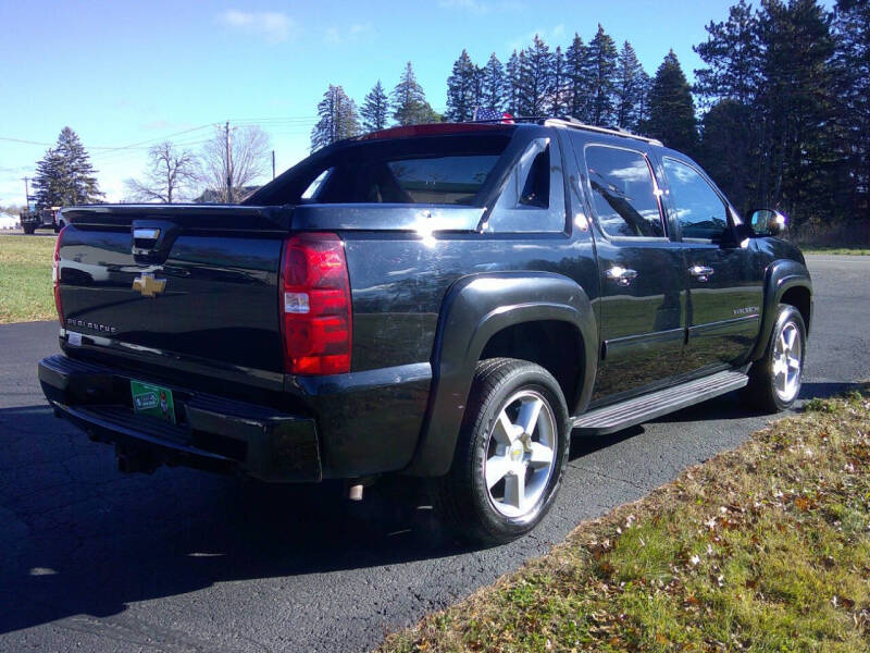 2013 Chevrolet Avalanche LT photo 5