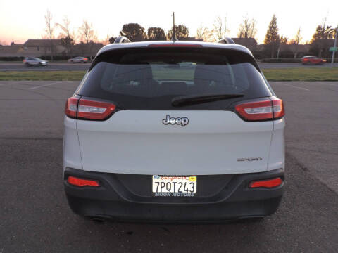 2016 Jeep Cherokee Sport