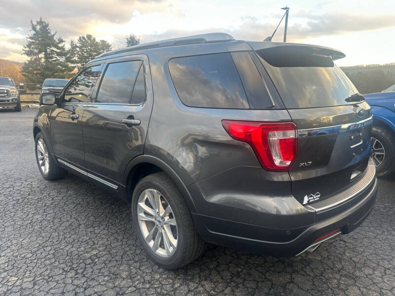 2018 Ford Explorer XLT photo 3