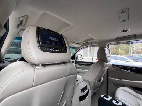 2017 Cadillac Escalade Standard