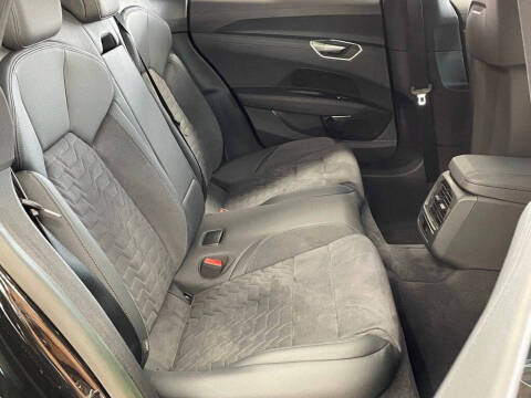 2024 Audi e-tron GT quattro Premium Plus