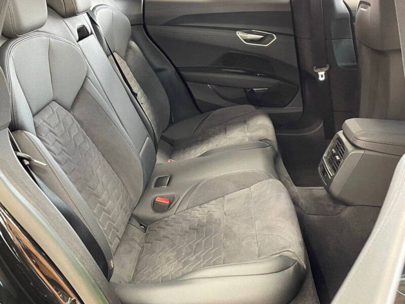 2024 Audi e-tron GT quattro Premium Plus