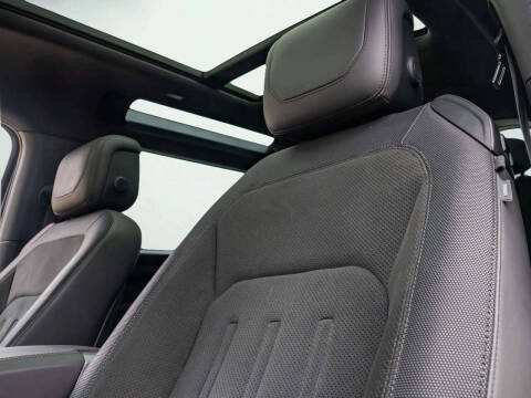 2023 Land Rover Defender 90 V8