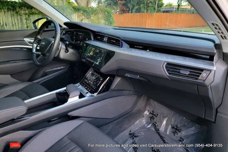 2021 Audi e-tron quattro Premium Plus