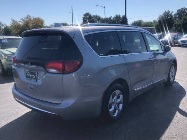 2017 Chrysler Pacifica Touring-L Plus