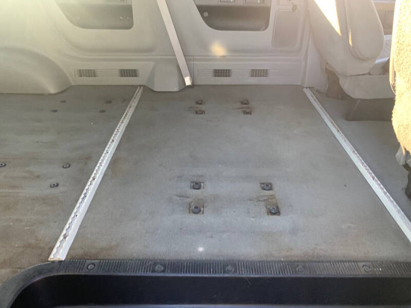 2005 Ford E-Series E-350 SD XLT