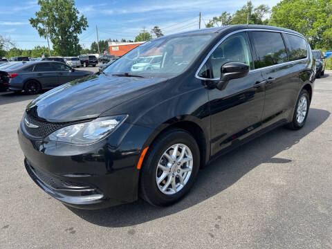 2022 Chrysler Voyager LX