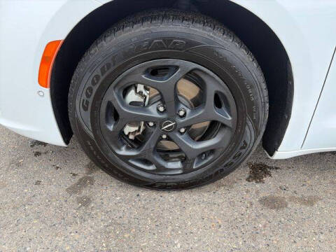 2024 Chrysler Pacifica Plug-In Hybrid Select