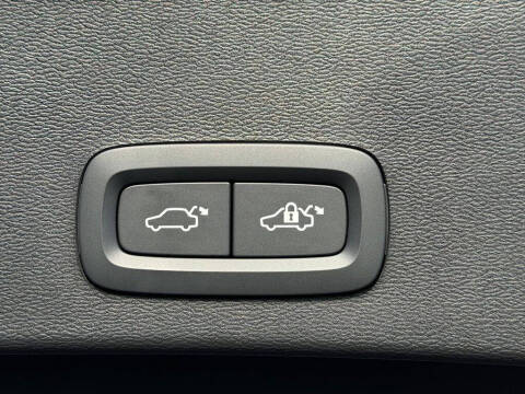 2026 Volvo XC40 B5 Core