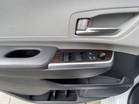 2024 Toyota Sienna XLE 7-Passenger