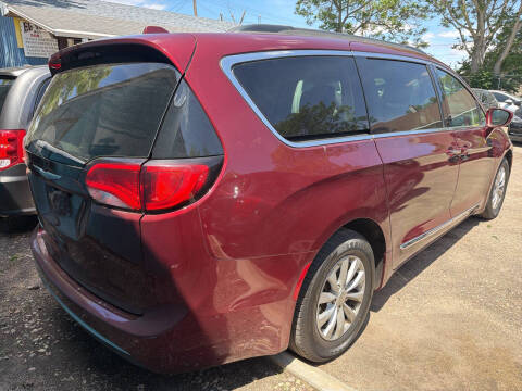 2017 Chrysler Pacifica Touring-L