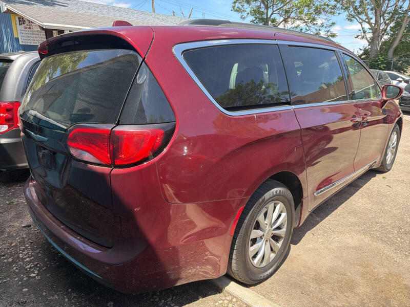 2017 Chrysler Pacifica Touring-L