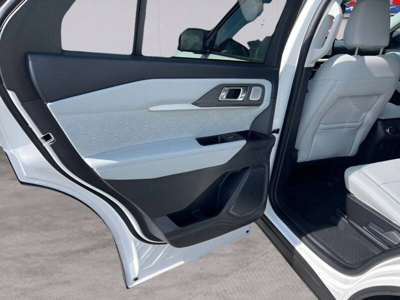 2025 Ford Explorer Platinum