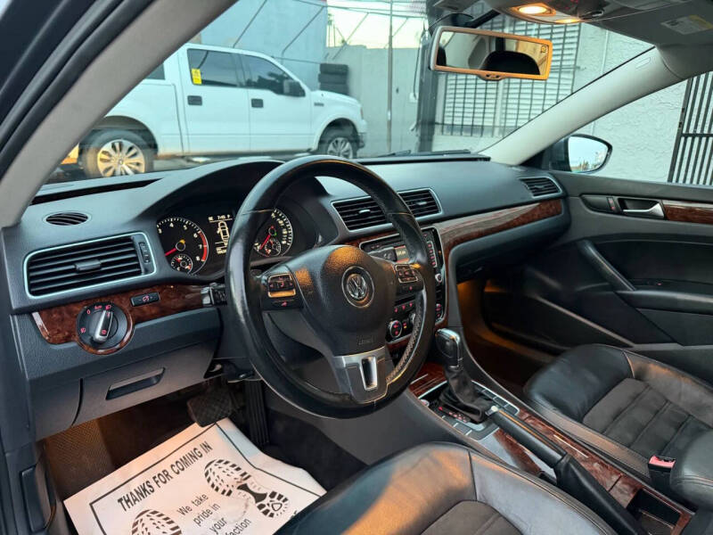 2012 Volkswagen Passat V6 SEL Premium